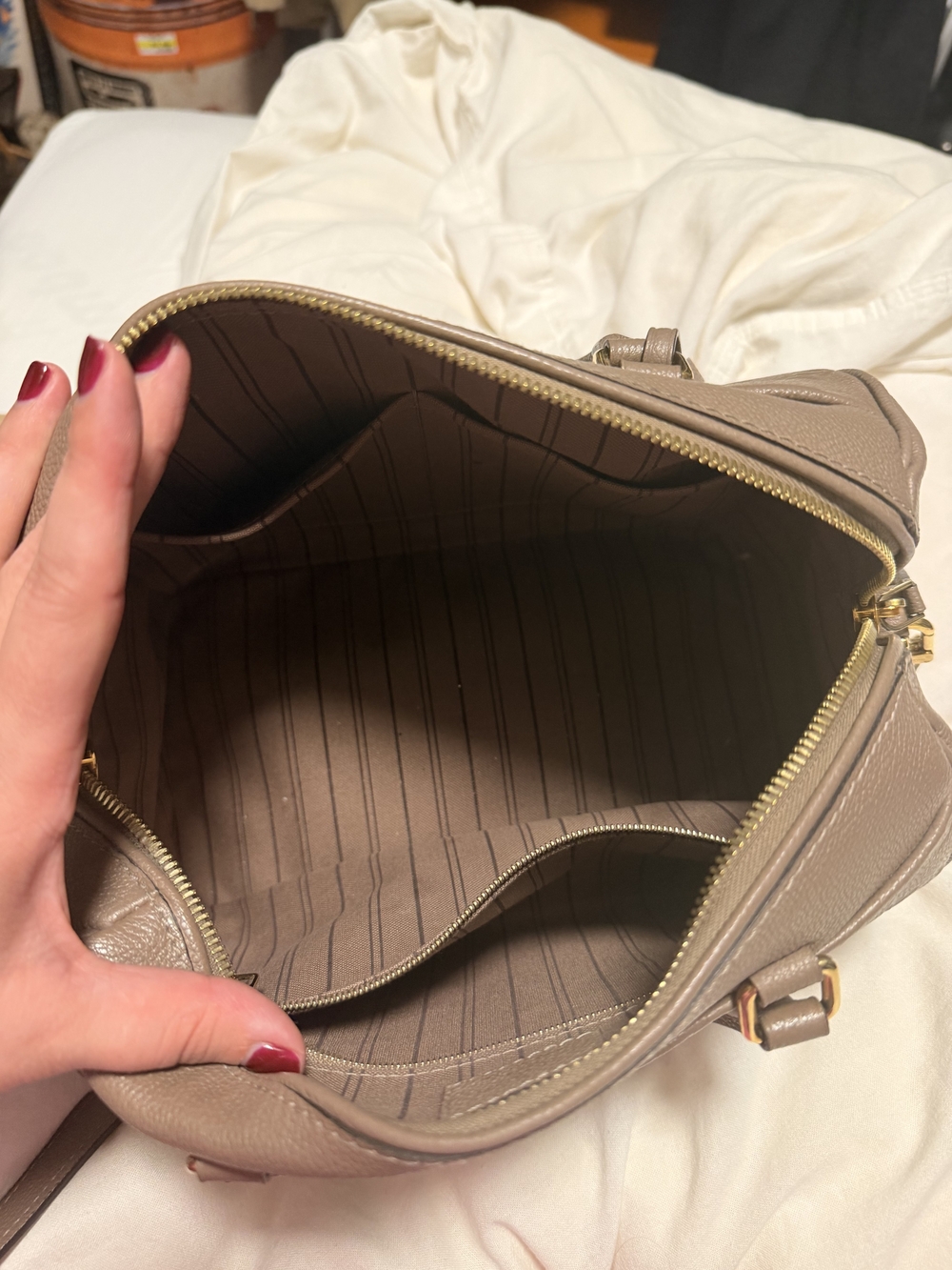 Louis Vuitton Empreinte Speedy 25 Bandoulière in Turtledove - Picture 9 of 9